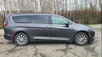 2017 Chrysler Pacifica Touring L - 5