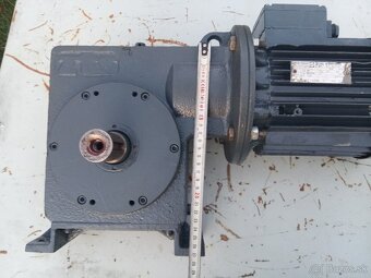 Snekova prevodovka s elektromotorom 1,5kW. - 5