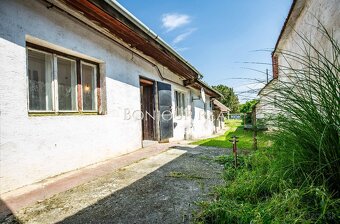 MALEBNÝ SEDLIACKY DOM V HORNÝCH OREŠANOCH S POZEMKOM 557m2 - 5