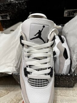 Air Jordan 4 Retro - Military Black - 5