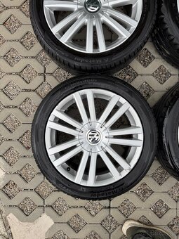 VW elektróny R17 5x112 s letnými pneumatikami 225/45 R17 - 5