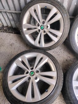 4ks alu disky orig. Škoda 5x112 R18 pneu 225/40 r18 - 5