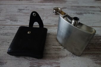 Nerezová ploskačka v koženom puzdre - ťapka - 5