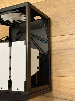 Predam PC skrinka Fractal Design Node 304 Black - 5