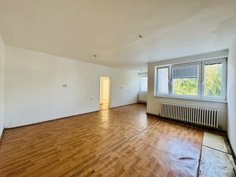 5 izbový byt s 2 kuchyňami a kúpeľňami v centre Svidníka - 5