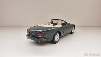 1:18 JAGUAR XK8 - 5