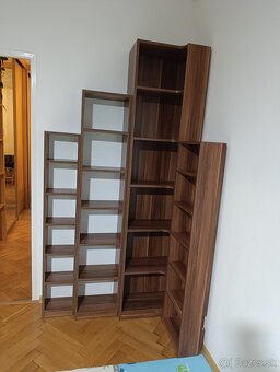 Vysoká rohová knižnica - odtieň orech - 5