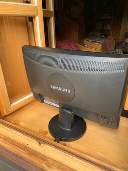 Počítačový LCD monitor Samsung 923NW 19" - 5