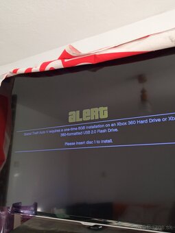 Xbox 360 E - 5