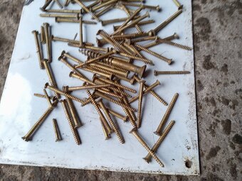 Staré mosadzné šrubky šroby - 5