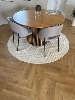 Jedálenský stôl - 5