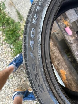 Pirelli 235/40/19” - 5