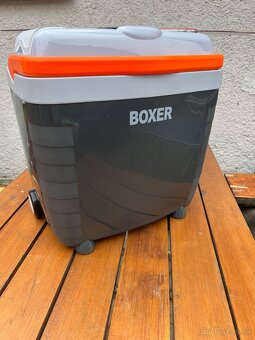 Prenosná chladnička do auta 12V/240V - 5