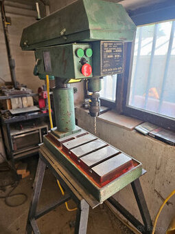 Stĺpová vŕtačka Jihokov SV10 – po servise, plne funkčná - 5