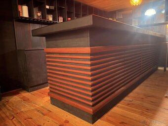 Barovy pult a policky - 5