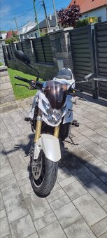 Suzuki GSR 750 - 5