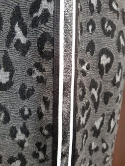 Šaty modné s pasikom bielo-strieborným po bokoch. - 5