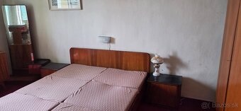 Spálňová zostava, postel,skrine,stolíky,zrkadlo - 5