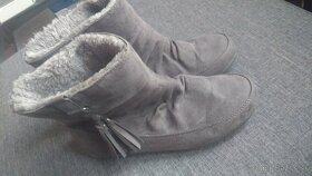 Pulóvre blúzky saty a bundy - 5