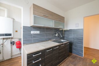 Pekný 4 izbový byt Sebedražie lodžia vlastné kúrenie - 5