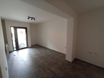 Kancelária / obchodný priestor na Sládkovičovej ulici - 5