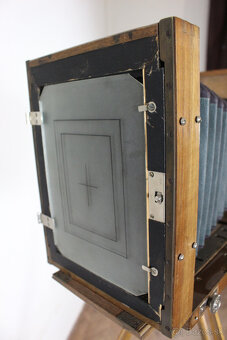 starožitný fotoaparát so statívom - 5