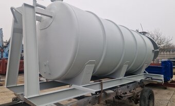 Predám cisternu 8,5 a 12 m3 na hákový nosič kont. - 5