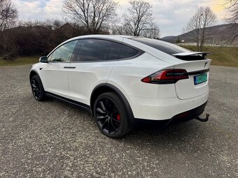 Tesla Model X - 5