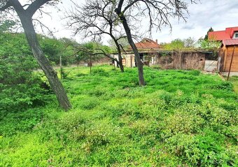 Slnečný pozemok 720 m2 + 3-izb. RD s pozemkom 270 m2, treba - 5