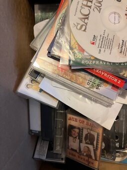 Predám rôzne knihy a cd,kazety. - 5