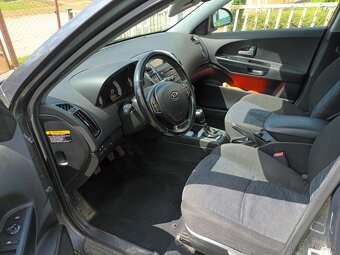 Predám Kia ceed 1.6.benzin 86kw rok 2008 - 5