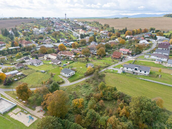 Exkluzívne iba u nás na predaj stavebný pozemok 1251m2 , Bre - 5