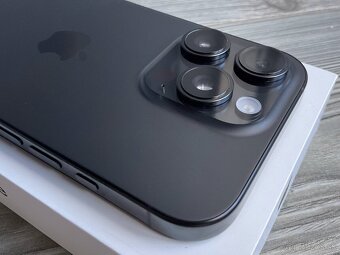 iPhone 16 Pro 128 GB čierny titán - 5
