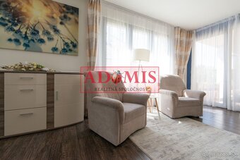 predám 8-izbový priestraný rodinný dom, úžitková plocha 473 - 5