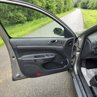 Škoda octavia combi 2,0tdi DSG - 5