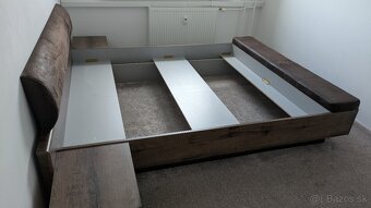 Manželská posteľ s nočnými stolíkmi a skrinkou - 5