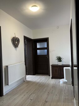 Priestranný, rekonštruovaný dom s pozemkom o rozlohe 1074m2 - 5