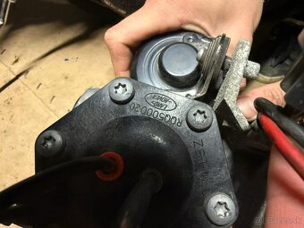 Predám vzduchový kompresor Range Rover - 5