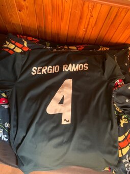 Real Madrid dres - 5