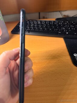 SE black 128 GB 2020 - 5