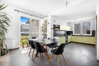 Na predaj 6 izbový RD v centre Dunajskej Lužnej - 5