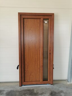 Zlatý dub speciál 100x210 Vchodové plastové dvere - 5