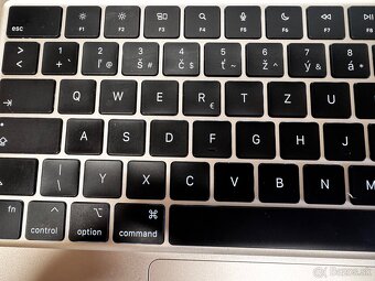 Predám málo používaný MacBook 13” 2024 M3, 256 GB. - 5