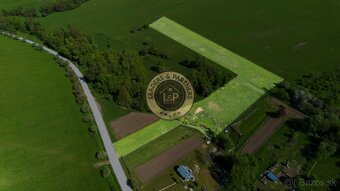 NA PREDAJ - rozľahlý pozemok v Jakovanoch - 5