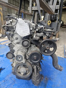 Motor Toyota Corolla Verso 2.2 130 kW - 5