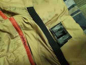 Burton snowboard -ova bunda pre muzov. Velkost M - 5