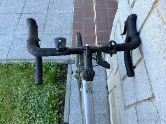 Cestný bicykel triban RC100 sivý - 5