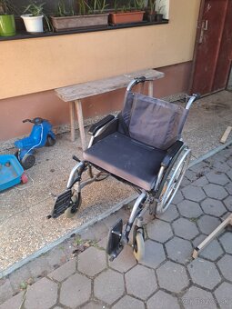 Invalidný vozík a hrazda k posteli - 5