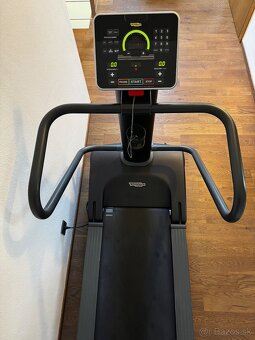 Bežecký pás Technogym - 5