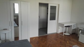 Krásna izba pre dve ženy(do 35r.) s balkónom - 5